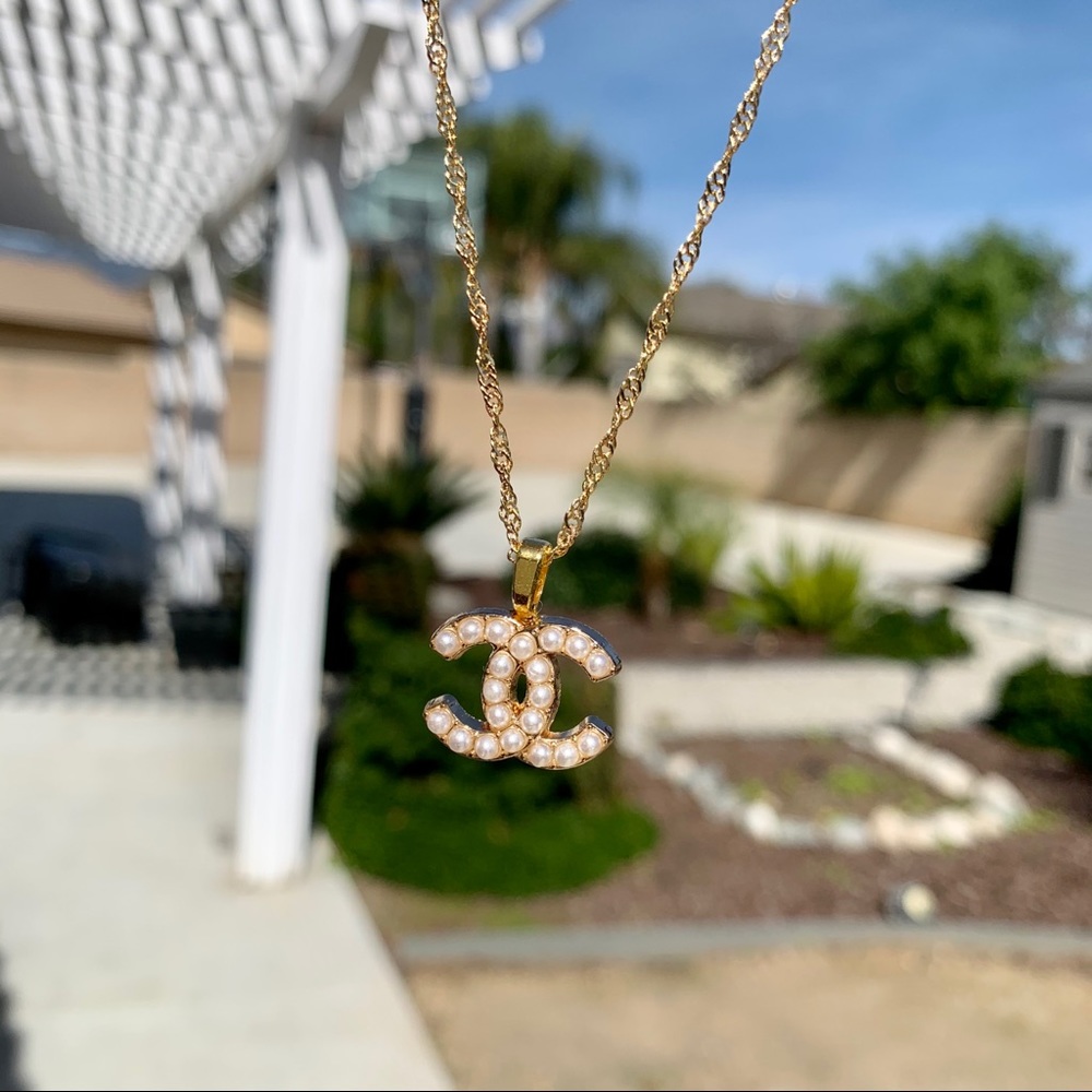 Vintage CC logo gold pearl necklace